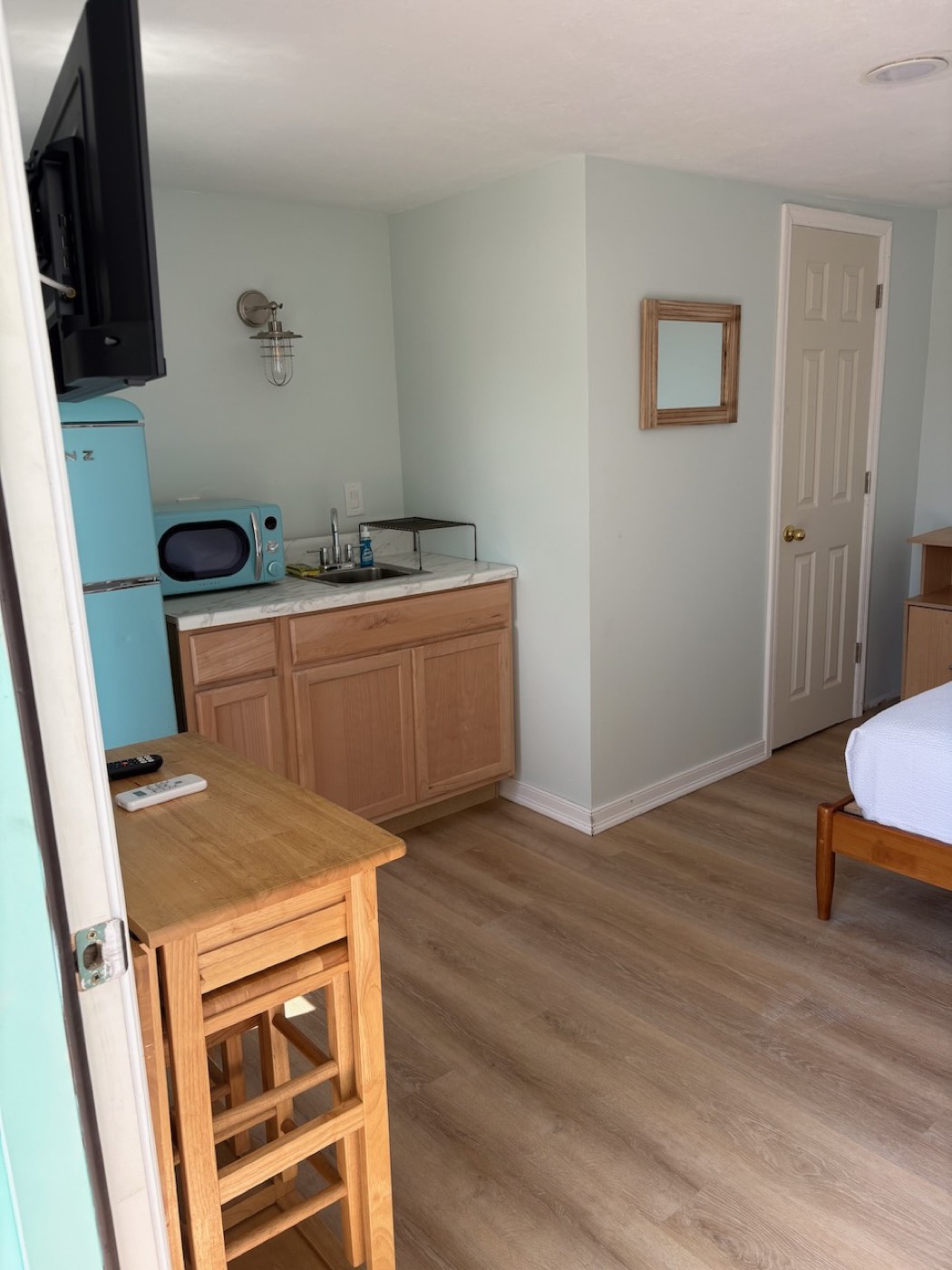 Cabin (2/10)