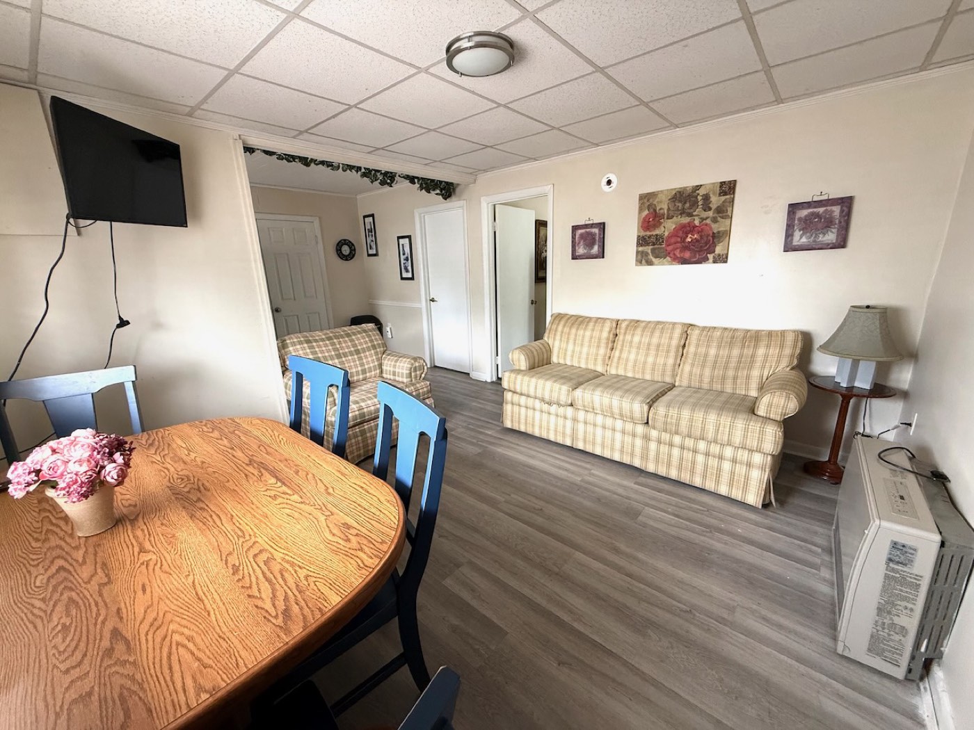 Cottage 22 (1/7)